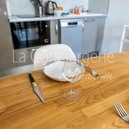 A 2 Pas Du Port Holiday home