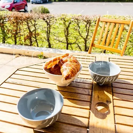 A 2 Pas Du Port Hébergement de vacances *
